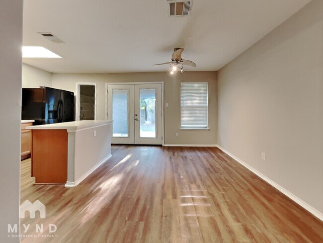 Building Photo - 1001 Apollo Cir