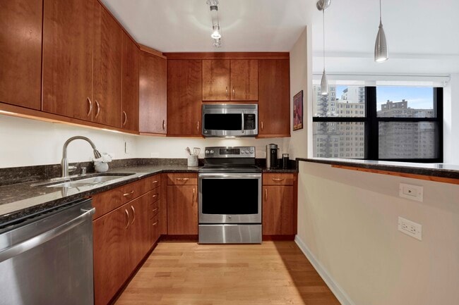 Foto del edificio - 1445 N State Pkwy