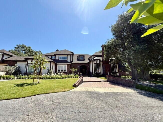 Building Photo - 533 E Sierra Madre Ave