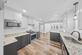Building Photo - 105 3rd St