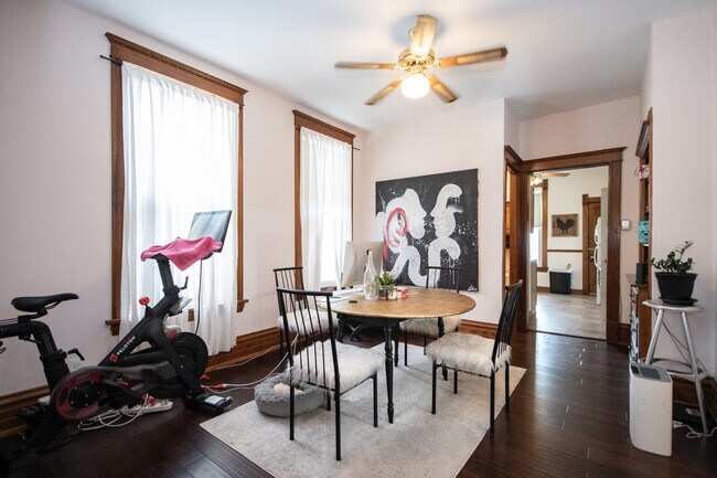 Foto del edificio - 2145 W School St