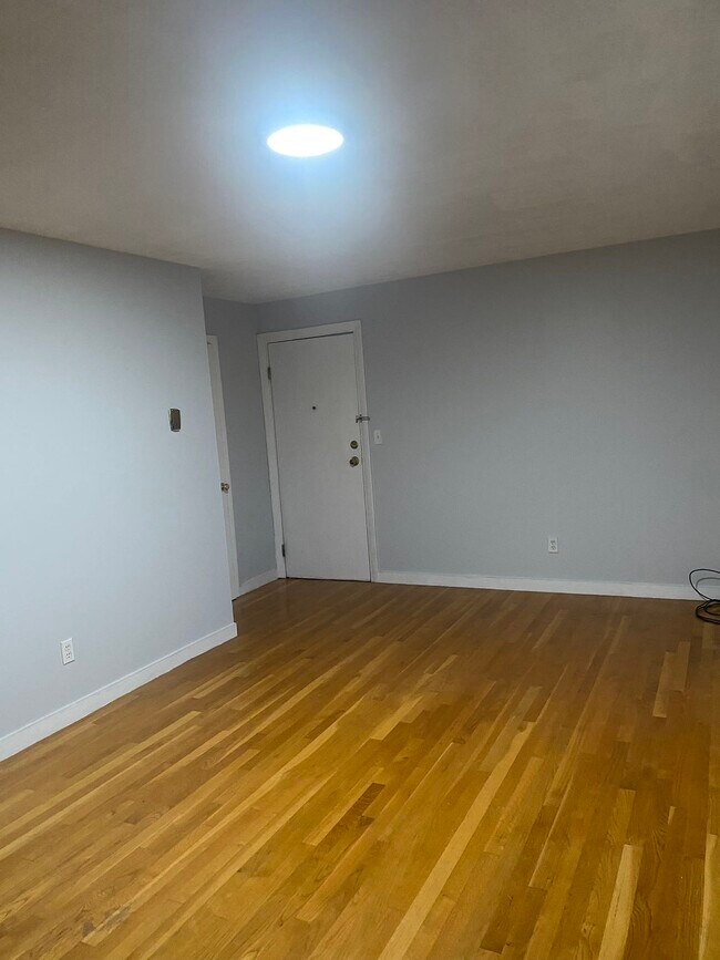 Building Photo - 27 Elmwood Park