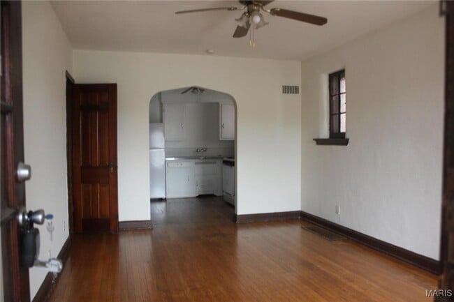 Building Photo - 5021 Oleatha Ave