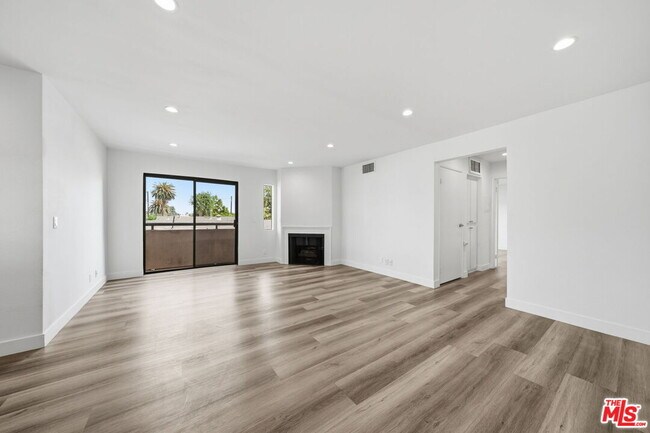 Building Photo - 6212 Fulton Ave