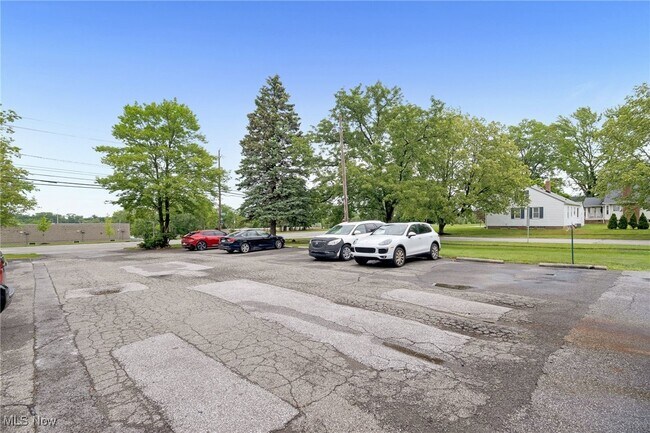 Foto del edificio - 24325 Detroit Rd