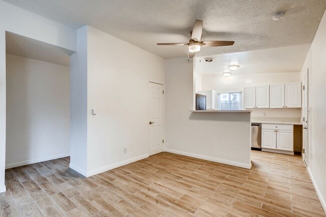 Foto del edificio - 2 Bedroom/1 Bath single story unit in duplex for rent in Encinitas!