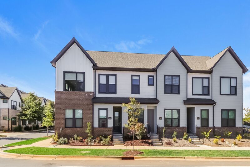 Primary Photo - 5870 Ardrey Kell Rd