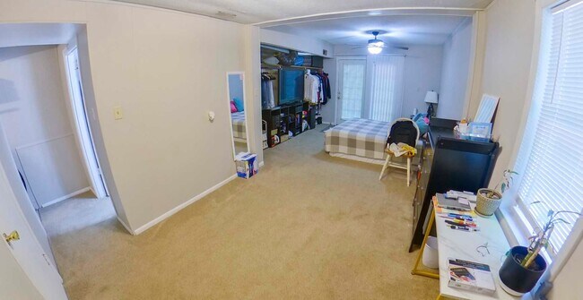 Building Photo - HUGE Bedrooms + Balcony + Pet Friendly + W...