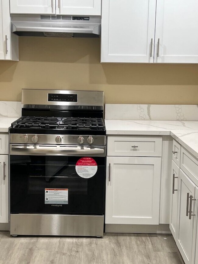 Foto del edificio - Available Now