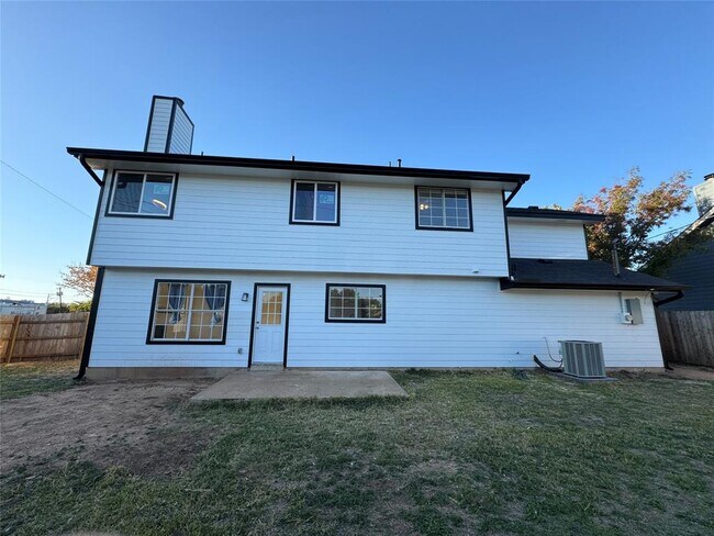 Building Photo - 1905 Hollow Tree Blvd