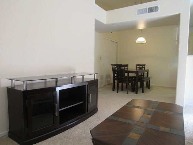 Building Photo - Horizons At Seven Hills