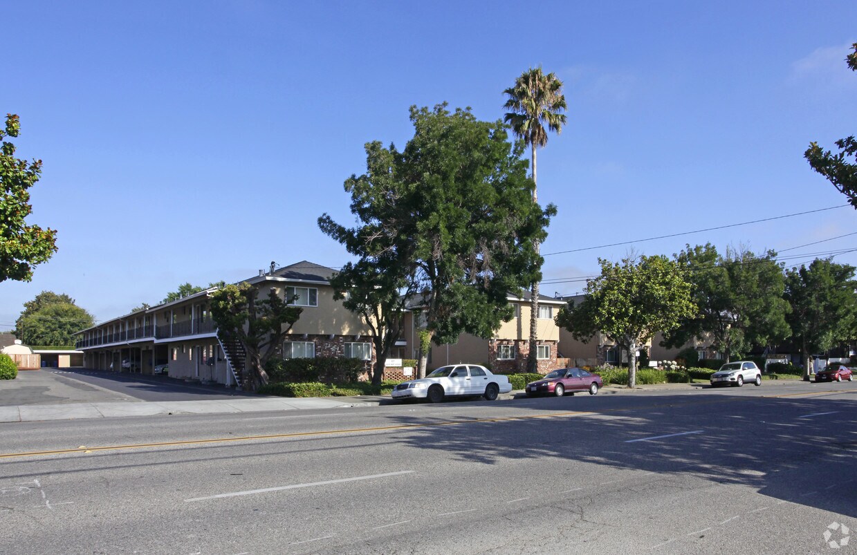 Carriage House Apartments - South Mary Place Apartments
