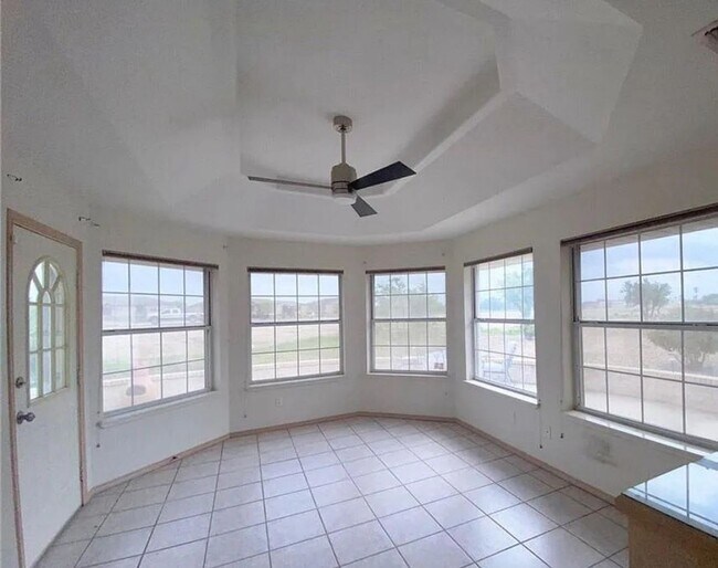 Foto del edificio - 610 Lake View Dr