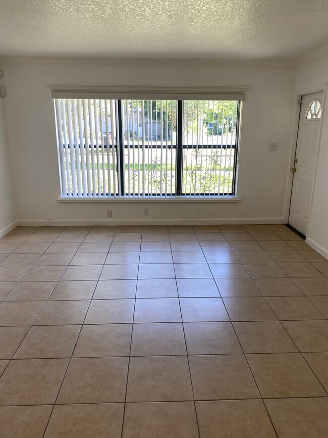 Living Room - 708 Arlington St