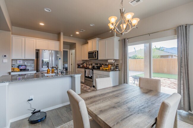 Foto del edificio - Beautiful 3 Bedroom/2 Bath Home