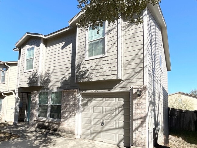 Building Photo - Outstanding 3 bedroom/2.5 bath home in established neighborhood just minutes from Lackland AFB an...