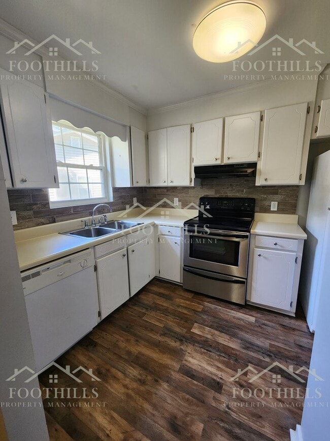 Foto del edificio - 613 N Pointe Creek