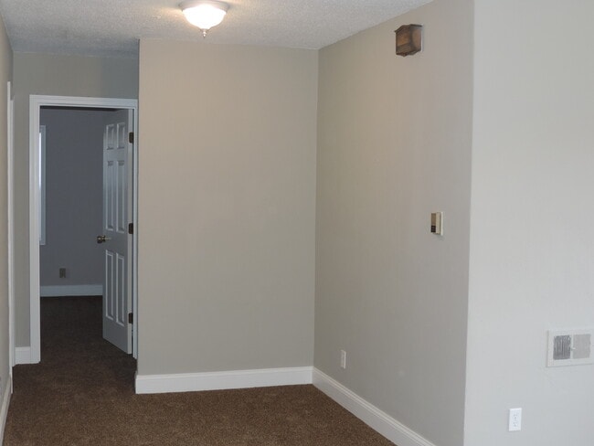 Building Photo - Cute Little Home