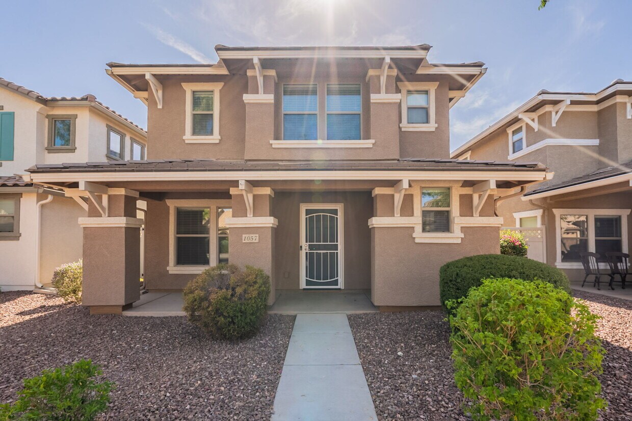 Foto principal - 1057 S Deerfield Ln