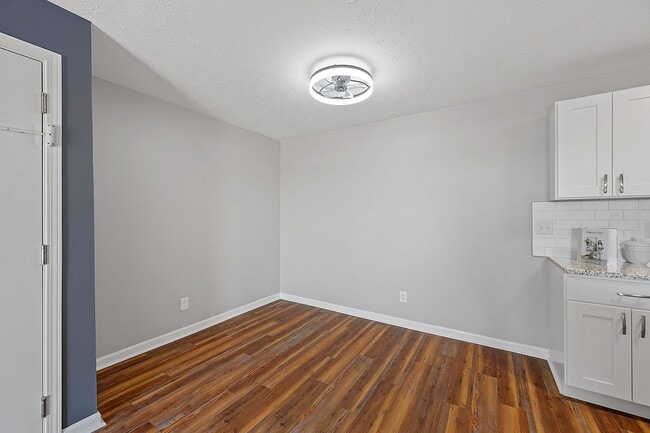 Interior Photo - Bridgewater Crossing