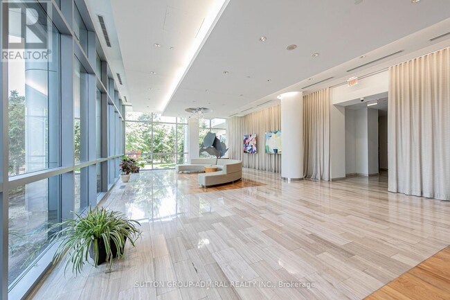 Building Photo - 62 Forest Manor Rd