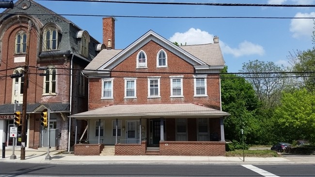 Building Photo - 96 Main St