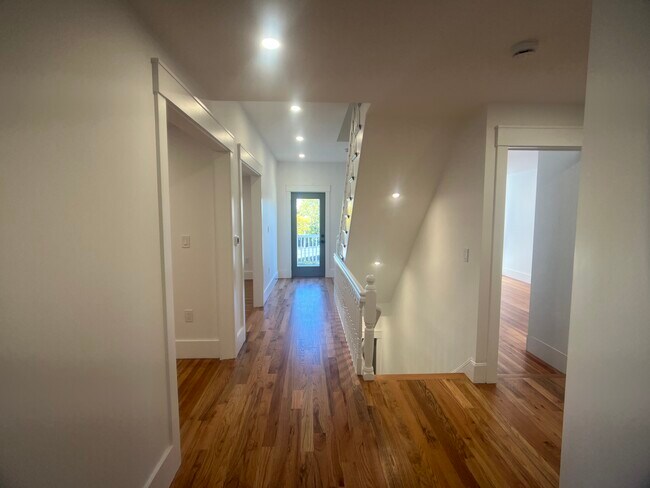 Building Photo - 452 Centre St