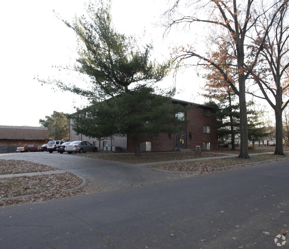 Building Photo - 1340 N 44th St