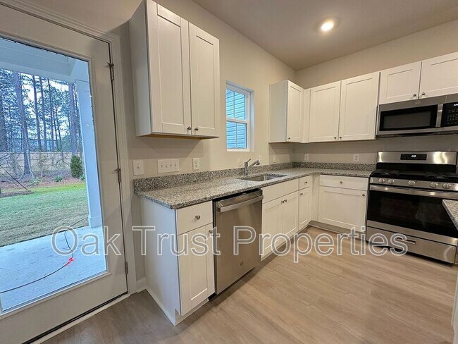 Foto del edificio - 4031 E Associate Dr