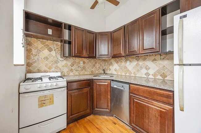 Building Photo - 301 W 151st St