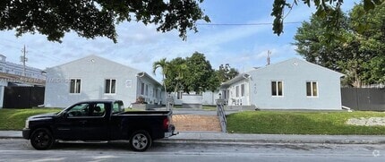 Building Photo - 430 SW 6th Ave