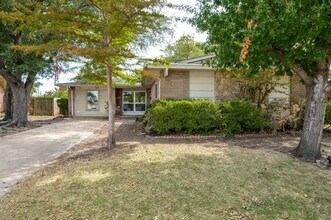 Building Photo - 2314 Briarwood Ln