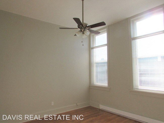 Building Photo - 304 N Grove St