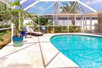 Building Photo - 809 SE 14th Dr