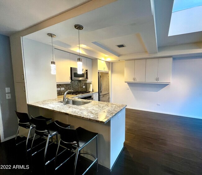 Building Photo - 7147 E Rancho Vista Dr