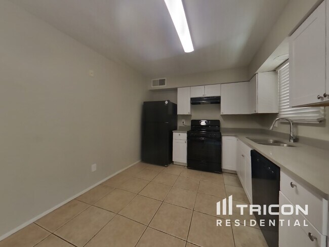 Building Photo - 12250 N Escobar Way