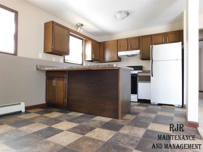 Building Photo - 2 br, 1 bath Apartment - 2420 N 8th St