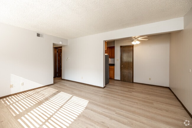 2BR, 1BA - 690SF - Living Room - Elmcrest