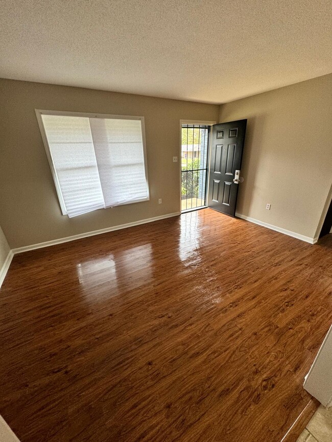 Photo - 5050 Long Branch Dr House