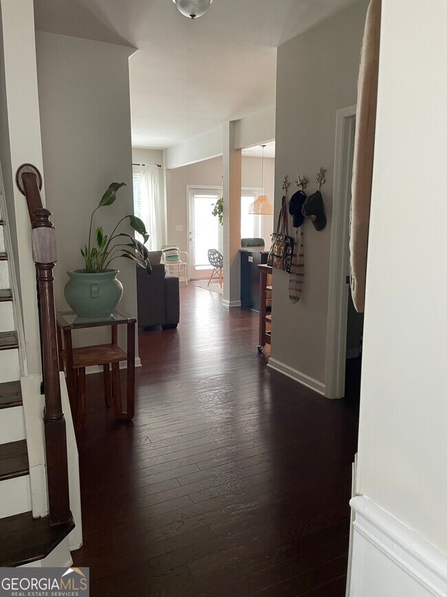 Foto del edificio - 7105 Elmwood Ridge Ct