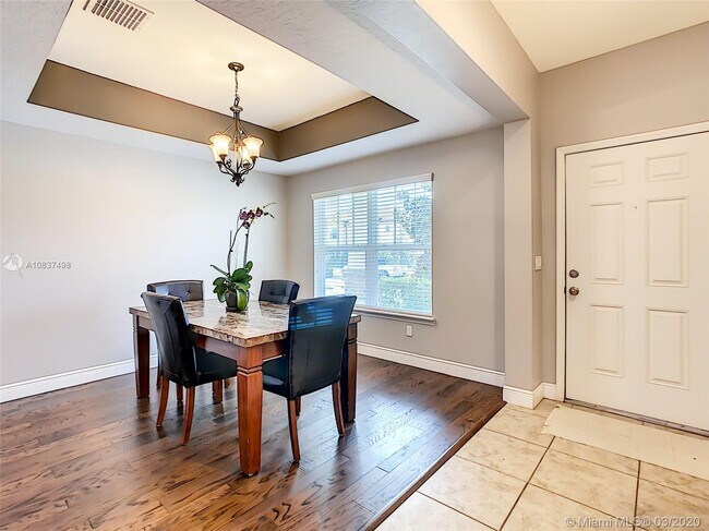 Foto del edificio - 14782 Fells Ln