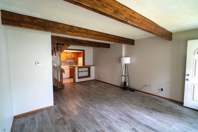 Building Photo - 89 Maude Ave