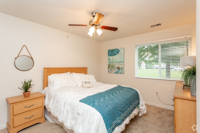 2BR, 1BA - 930 SF - Bedroom - Rock Creek Apartments