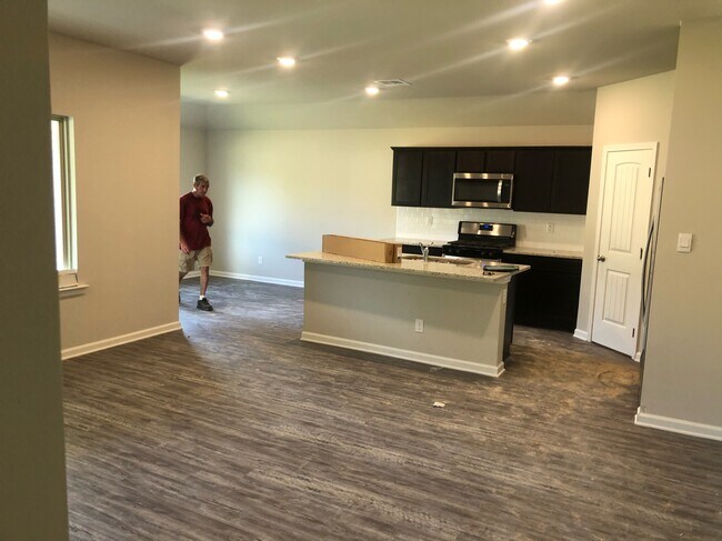 Building Photo - 13167 Hank's Way