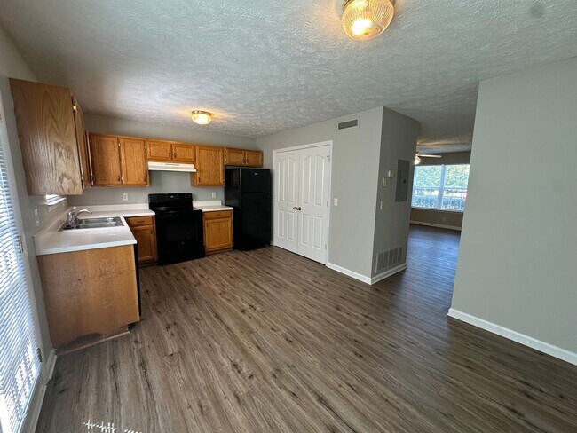 Foto del edificio - 2426 Willowbrook Dr