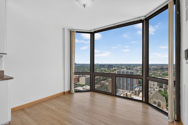 Foto del edificio - 2650 N Lakeview Ave
