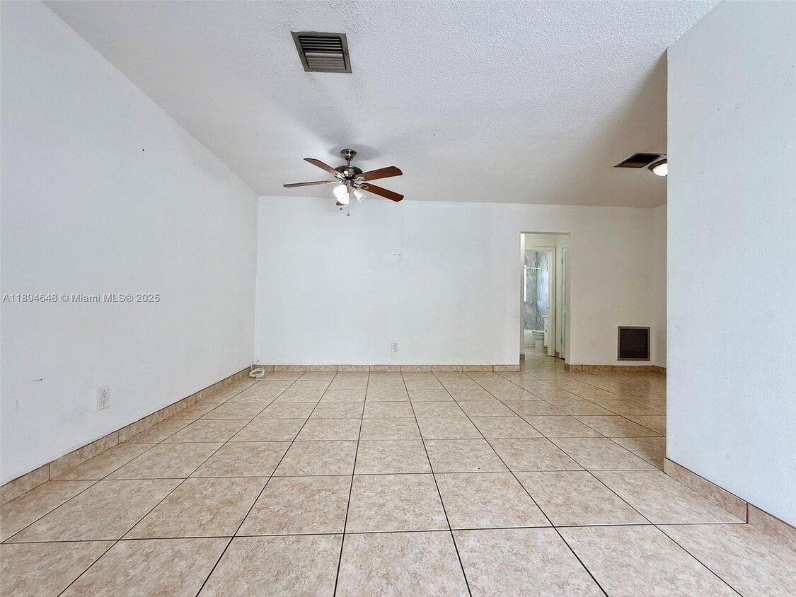 Foto principal - 206 SE 9th Ct