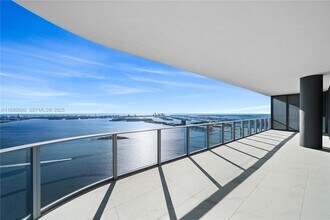 Building Photo - 700 NE 24th St