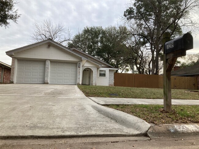 Foto del edificio - 7219 Shady Arbor Ln