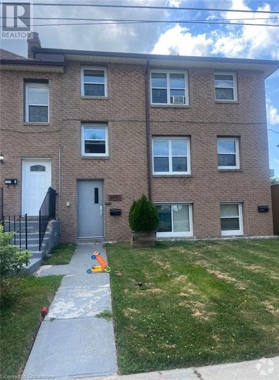 Building Photo - 4685 1st Ave